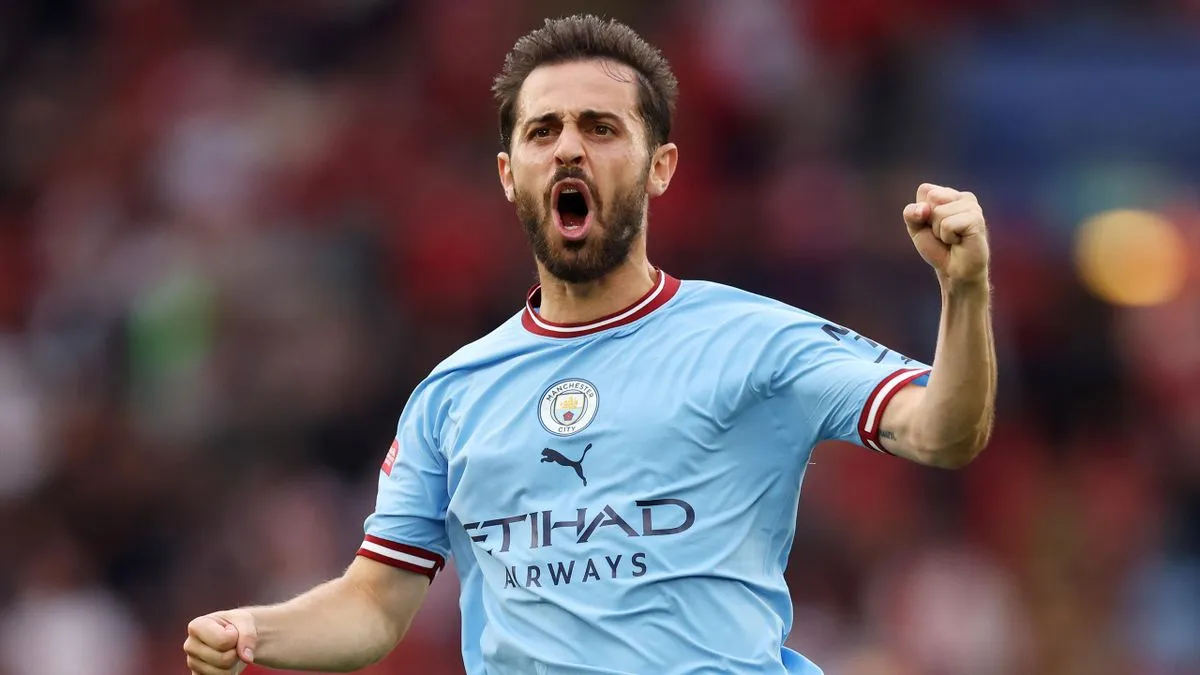 Top 10 midfielders in the world 2025