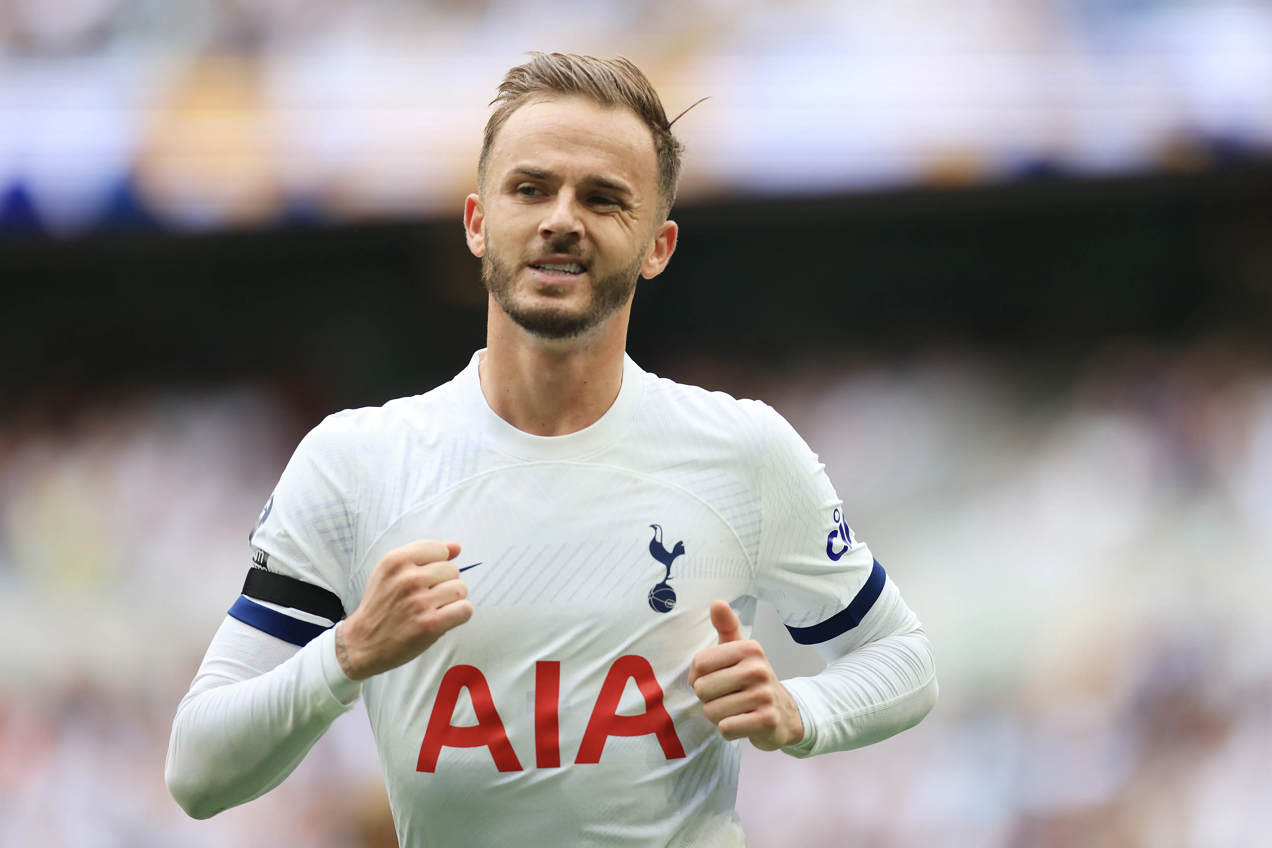 Top 10 midfielders in the world 2025
