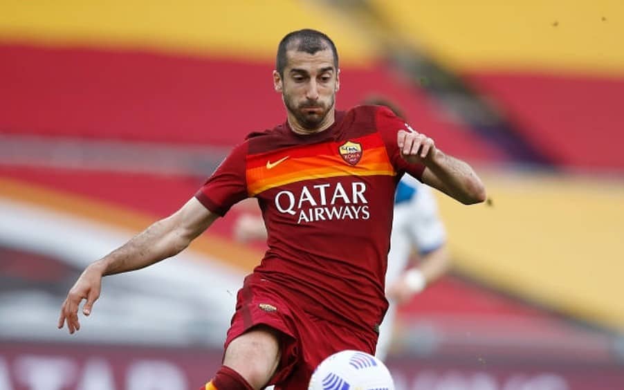 Henrikh Mkhitaryan of AS Roma controls the ball during the Serie A match between AS Roma and Atalanta BC at Stadio Olimpico on April 22, 2021 in Rome, Italy. (Photo by Mario Hommes/DeFodi Images via Getty Images)